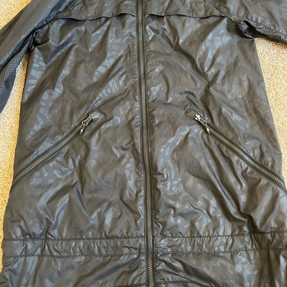 Lululemon Leopard Print Wind Breaker Sz 6 - Picture 7 of 10